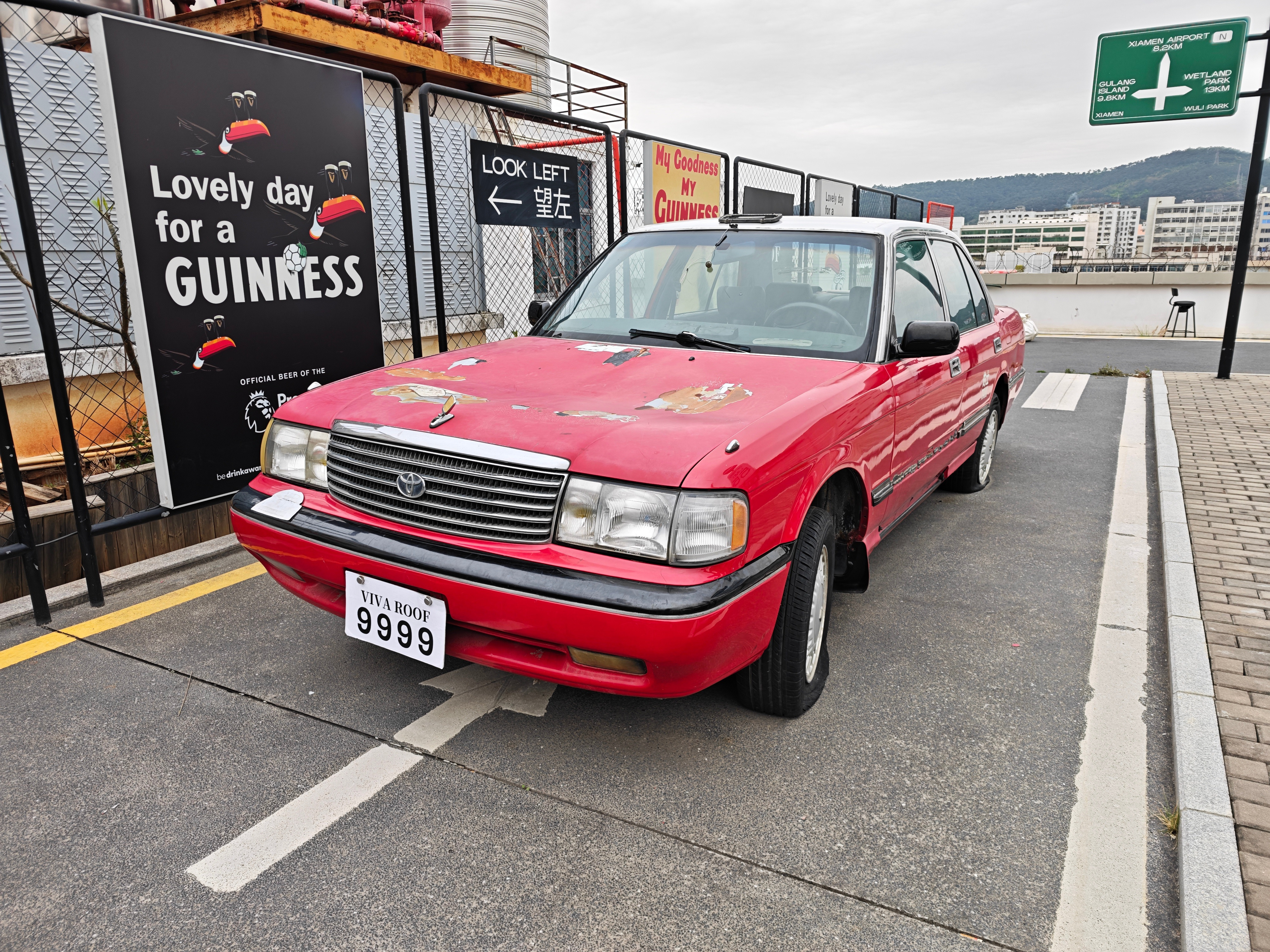 给你们看个很稀有的东西，老皇冠。这是第八代丰田皇冠S130系列，也就是咱们常说的