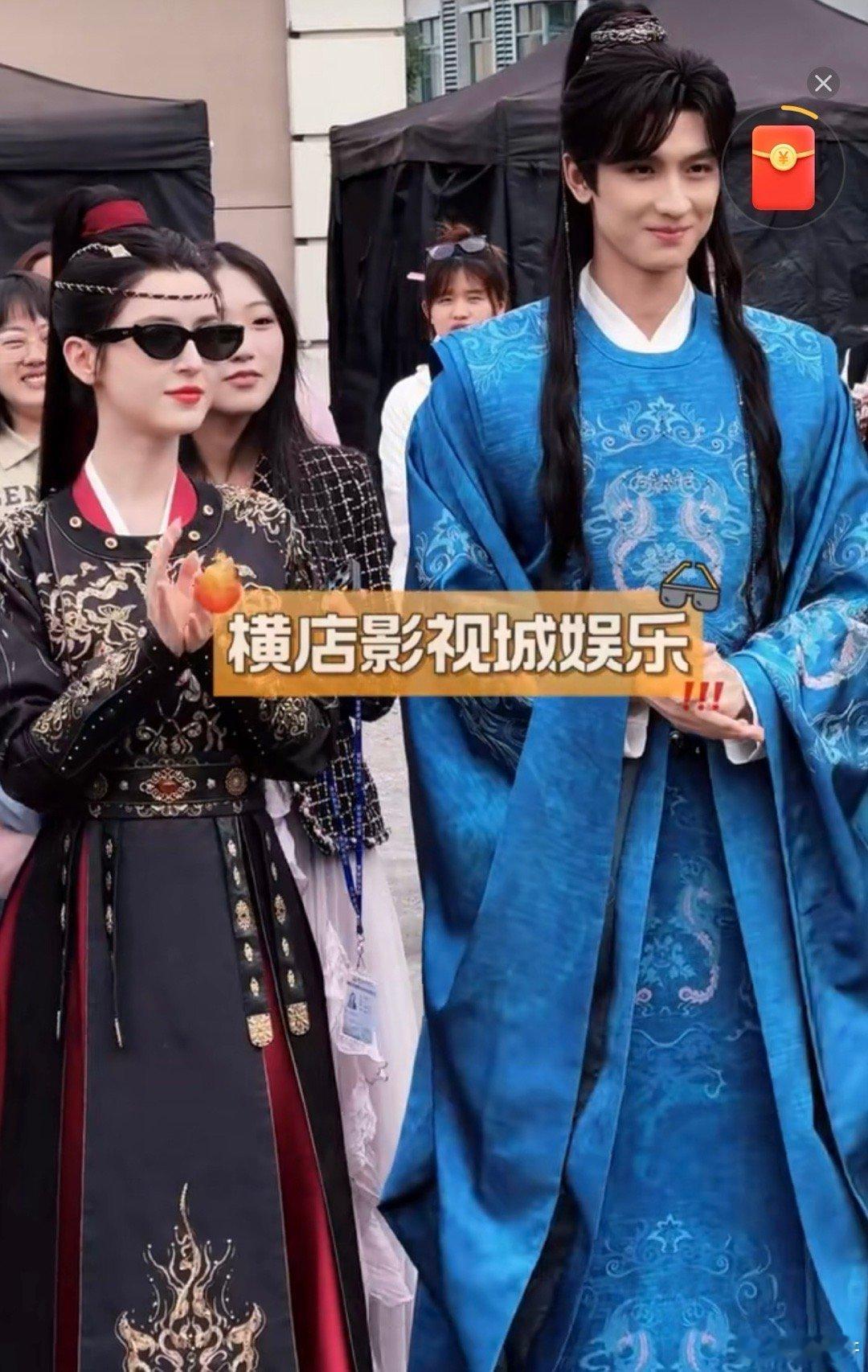 哈妮克孜这身造型和白鹿李佩仪相似度太高了，我记得白鹿那个是剧组定制的，造型师方思