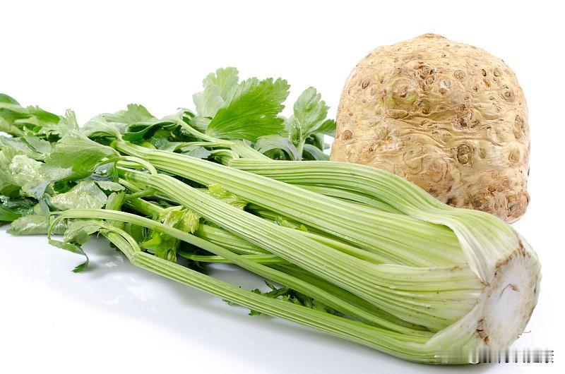 10种天然抗炎食物，常吃帮身体“降降火”！慢性炎症就像身体里的小火苗，长期不