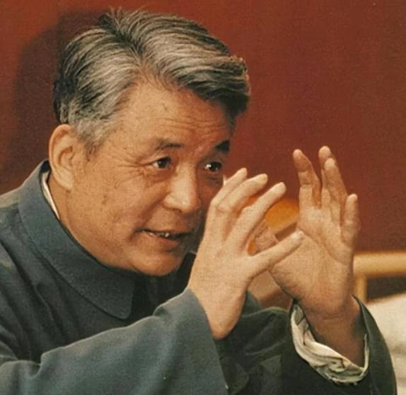 1986年，邓稼先在生命的最后时刻向中央写了一份建议书，他认为世界核武器的理论发