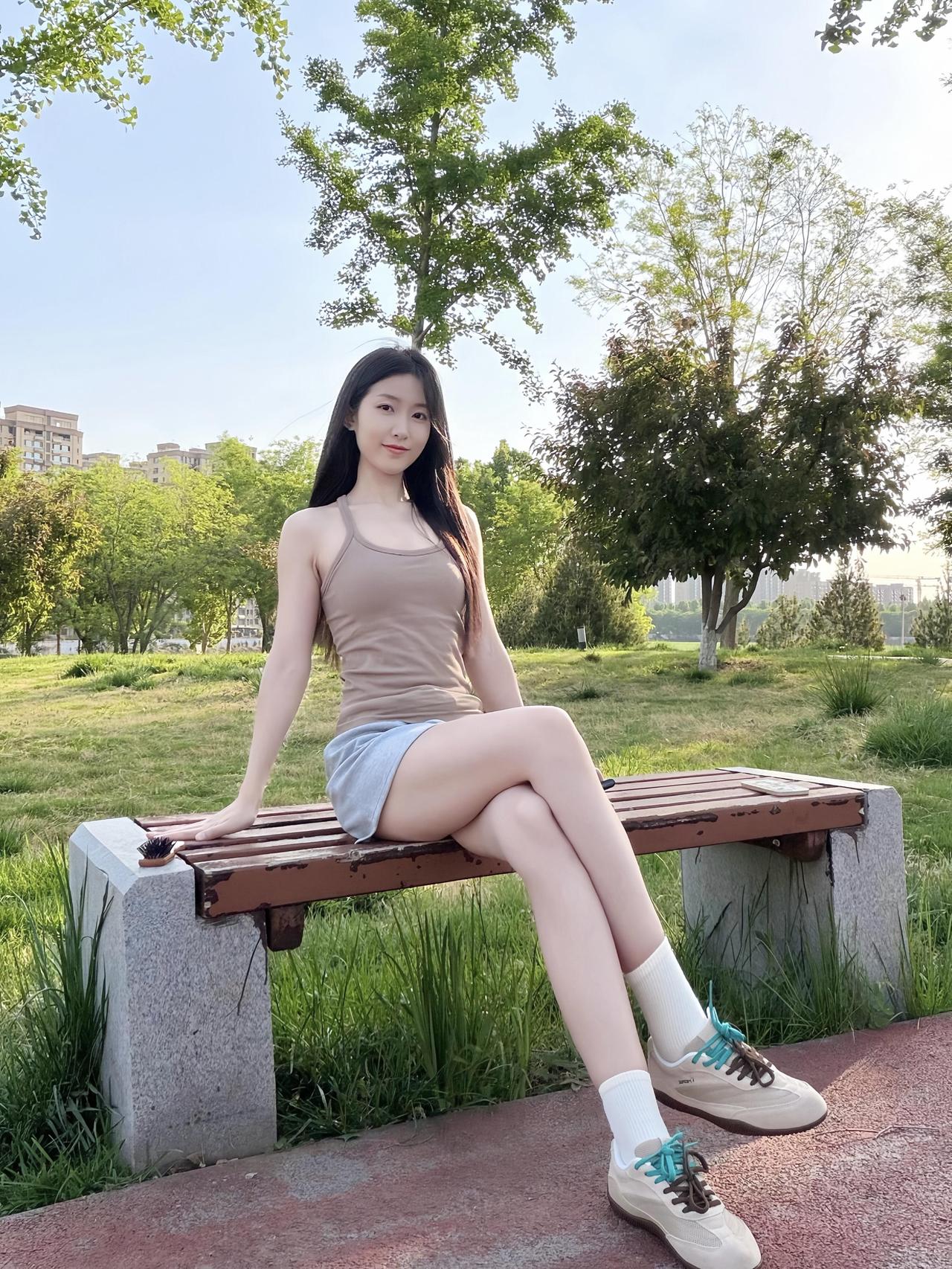 美女的美丽瞬间分享这一组公园照，拍得如何？