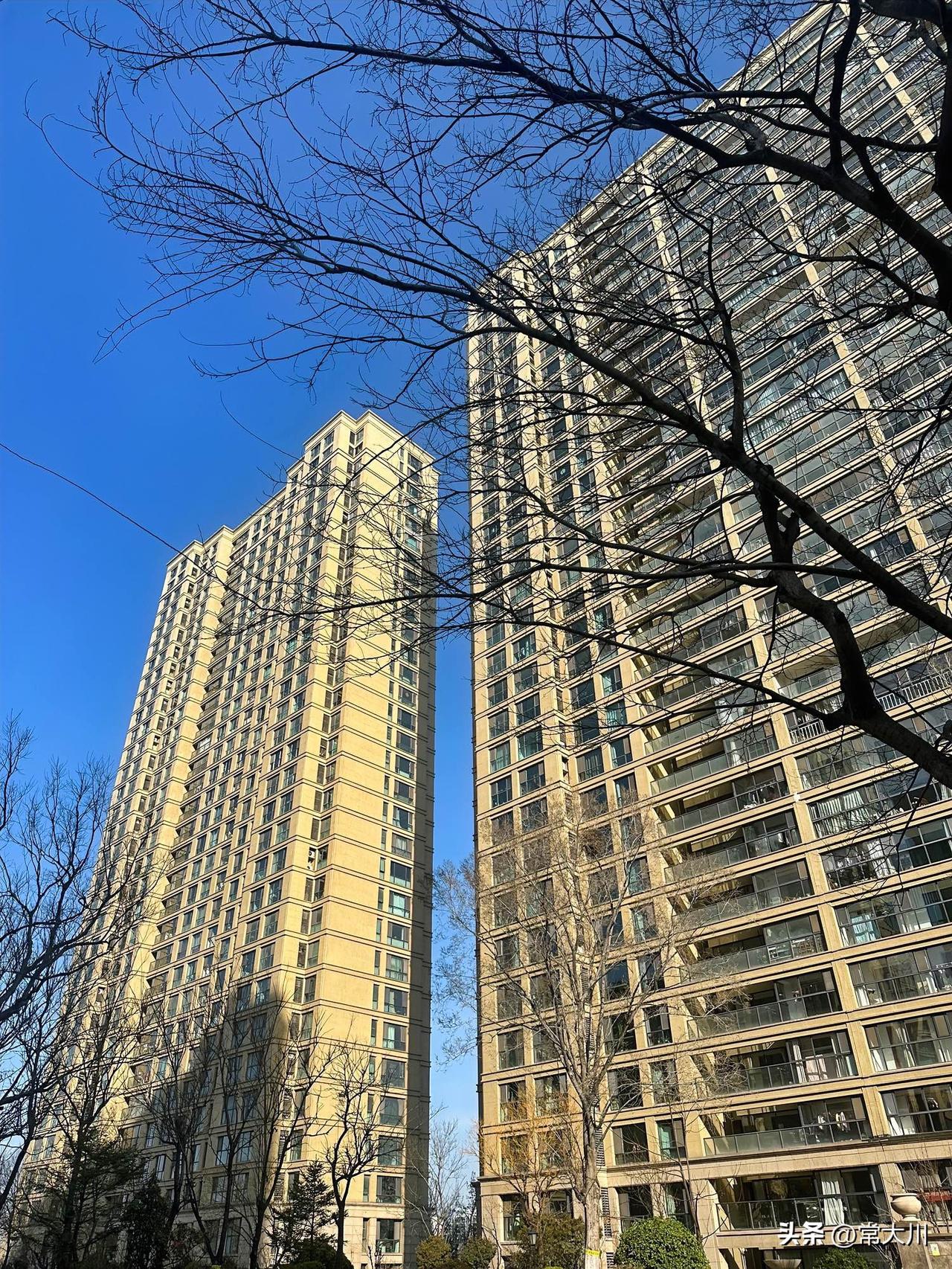 我朋友在济南东边王舍人有套90多平的小房子，简单装修完以后一直空着，他原本的想法