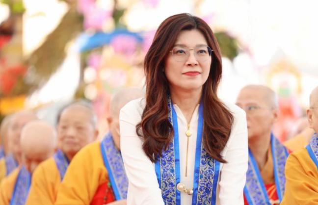 直言不讳！郑丽文兰萱专访掀波澜，被问2028“是否有你”大方点头，自曝“三战将”