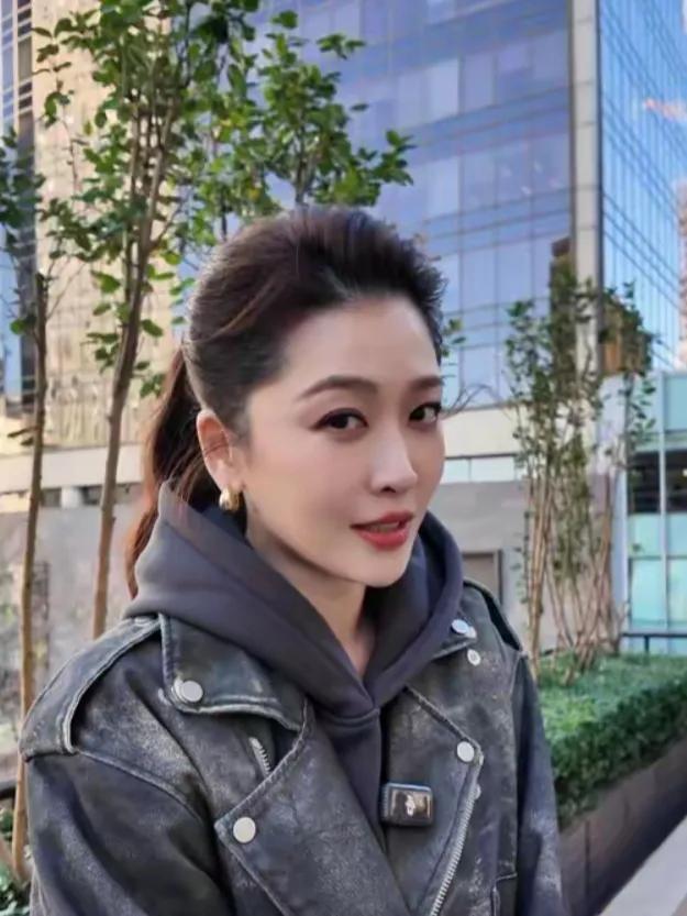 周丽淇是如何与傅程鹏结缘的?随着《沉默的荣耀》热播,52岁的傅程鹏(1973
