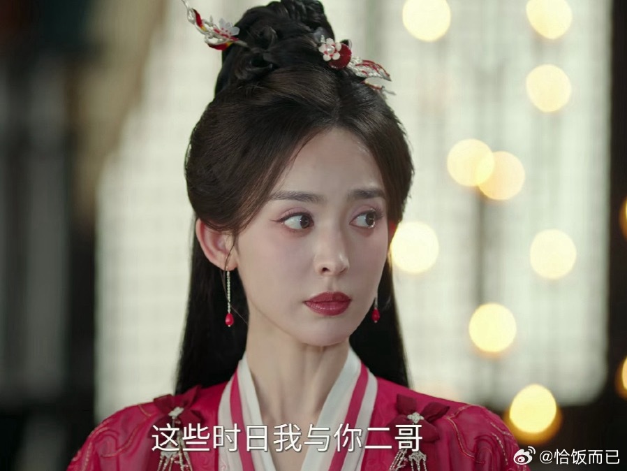 娜扎还是放弃古装吧，这个大红唇和妆容更是倒油，难怪没什么剧粉[笑着哭]​​​