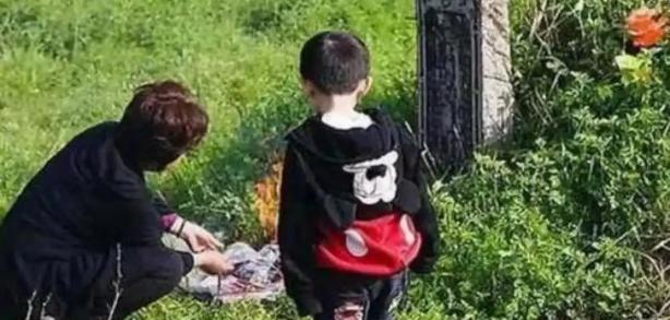 一位医学博士说：“坦白讲，人一旦离世，他生前穿过的衣服，戴过的手表，盖过的被子，