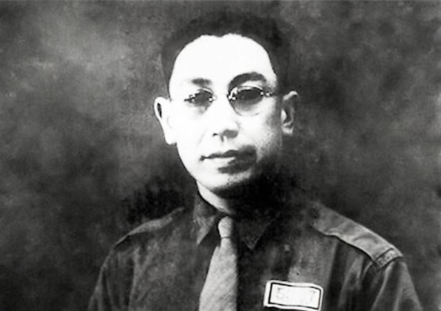 1975年老蒋咽气前才敢说：潜伏最久的“卧底”不是吴石，是天天坐我旁边开会的这位