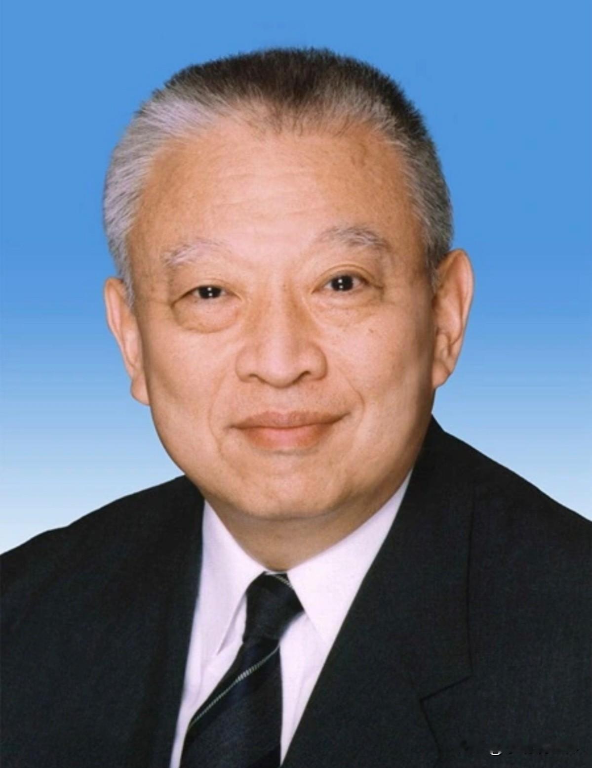 沉痛悼念董建华先生，香港首任特首，风雨之中守护香江！据董建华办公室讣闻，前全国政协副主席、香港特区首