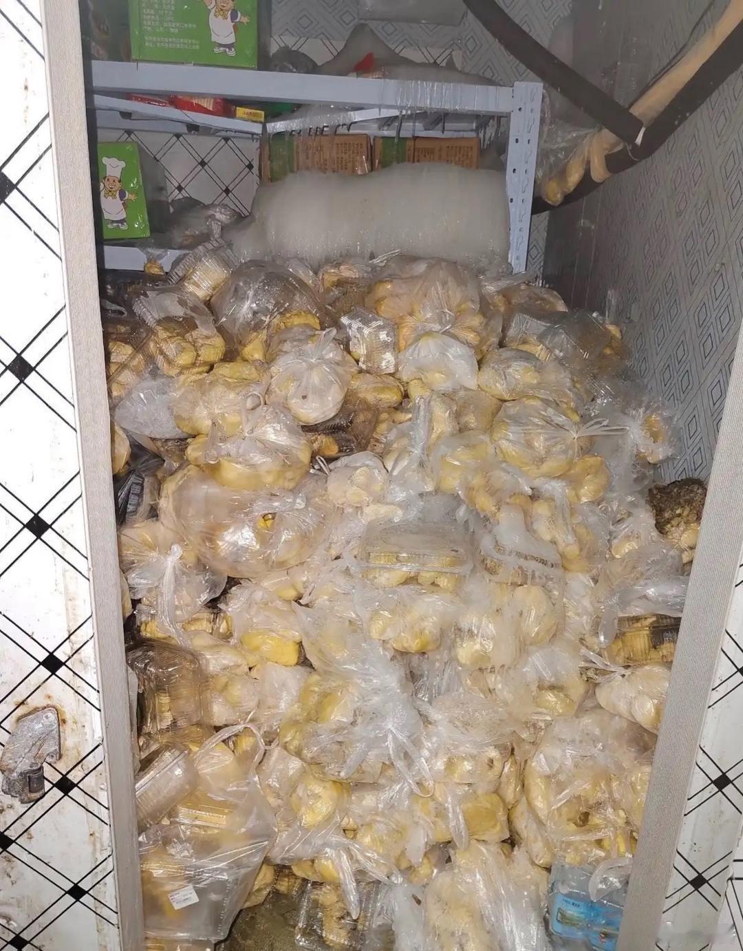 看到这个以后还敢买水果店已经开好的榴莲了吗？
