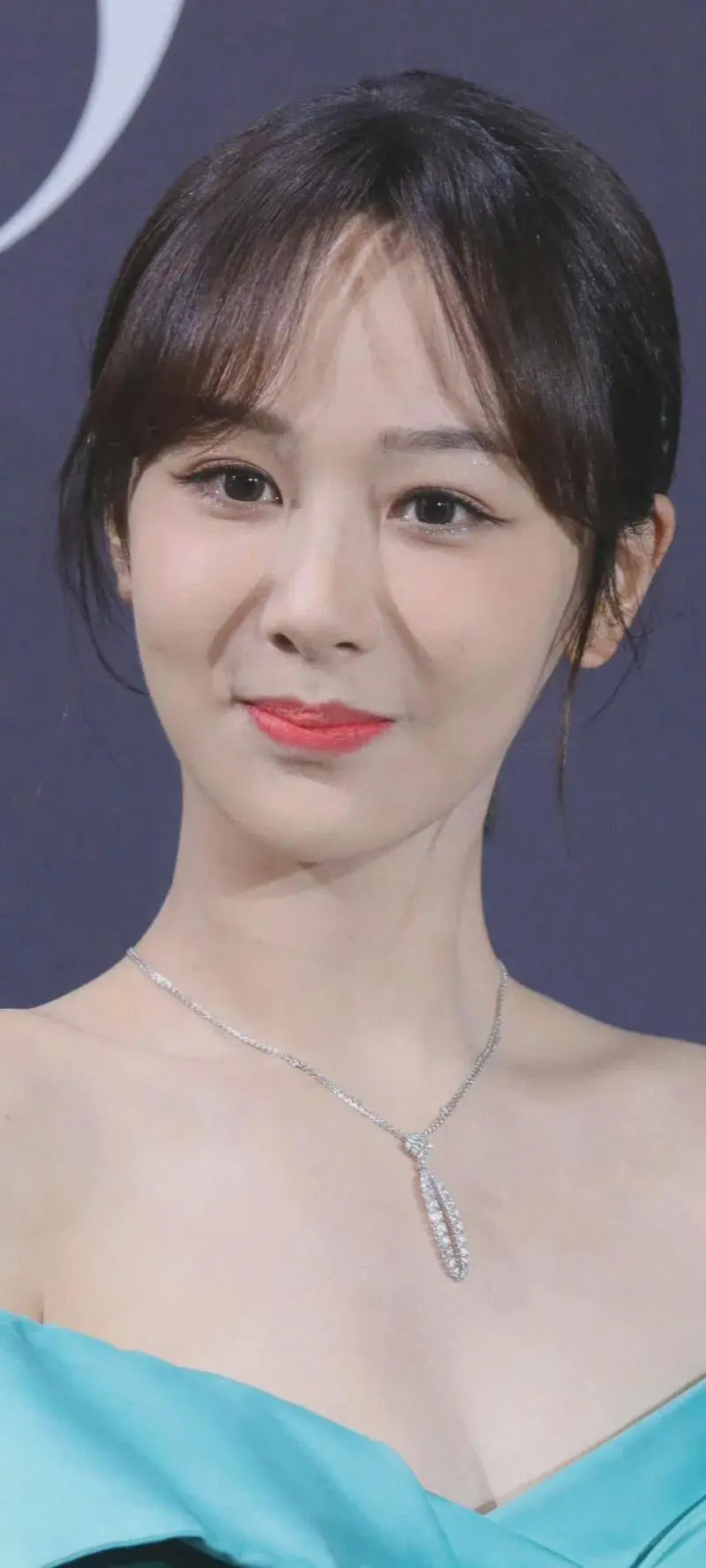 杨紫也长大了，变得亭亭玉立大美人，就是没女人味，你们觉得呢？