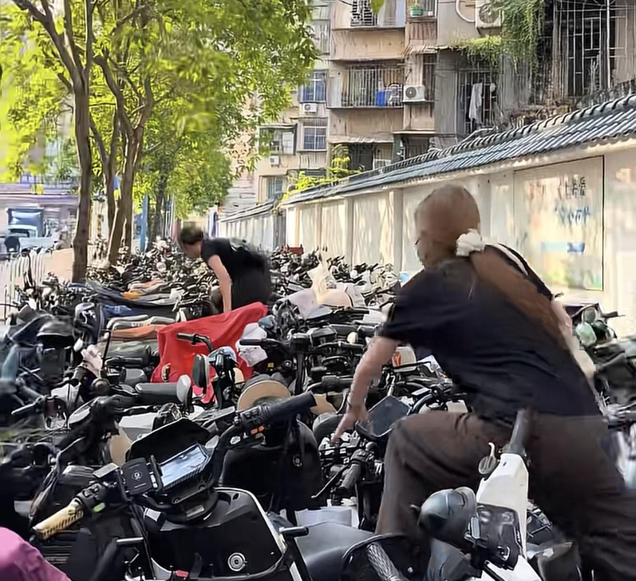 广州沙河，上午停好车，中午取车时都不知道哪辆车才是自己的，就算费了九牛二虎之力