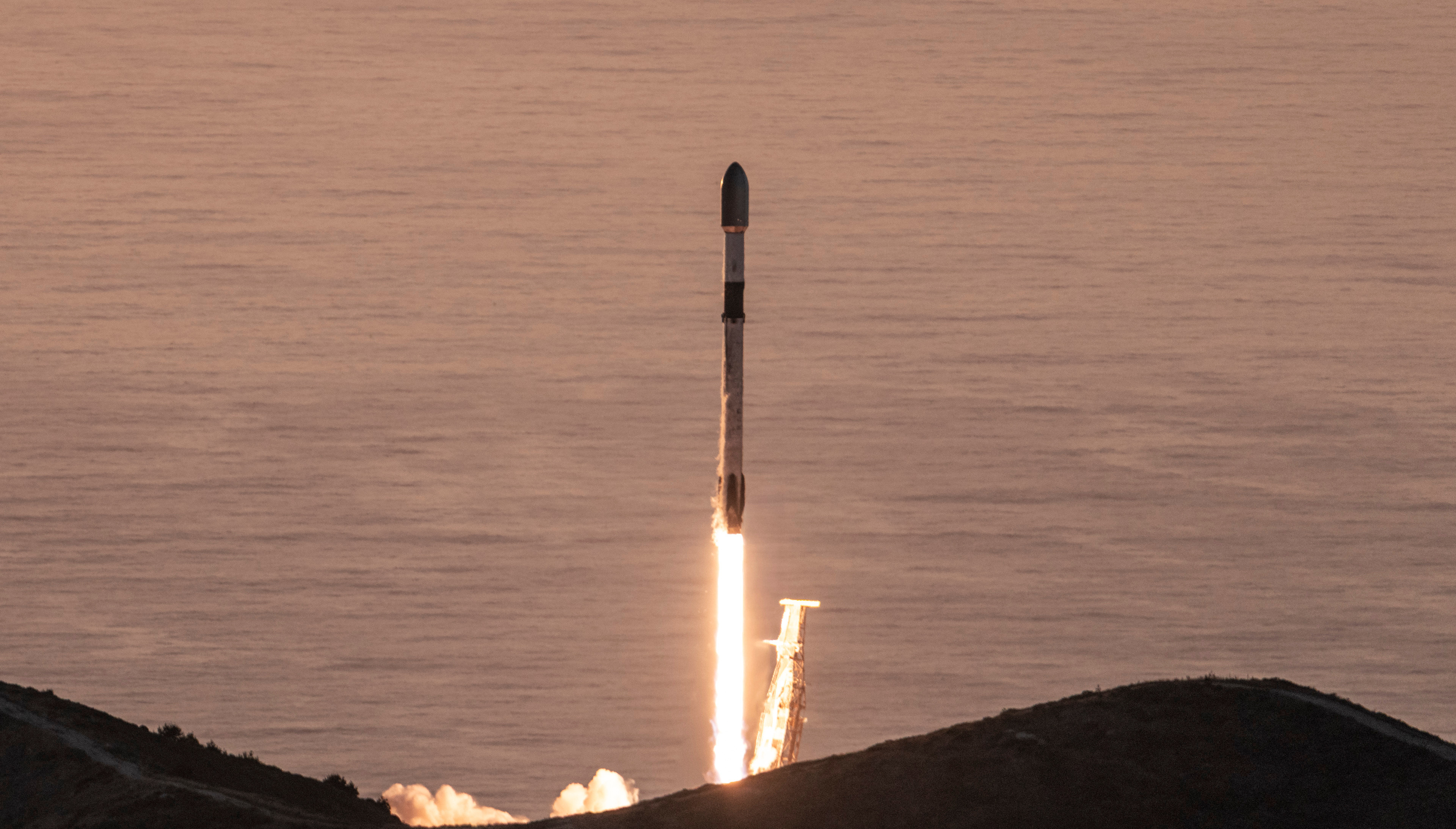 今天10:46，SpaceX在范登堡太空军基地SLC-4E，使用Falcon9