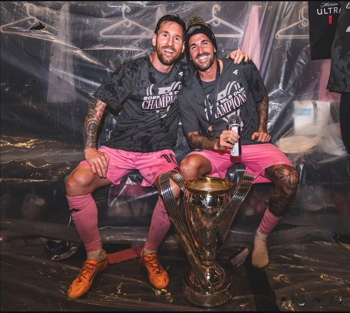 跟着球王吃香喝辣，迈阿密国际买断德保罗签约4年!据迈阿密官方消息，球队已经花