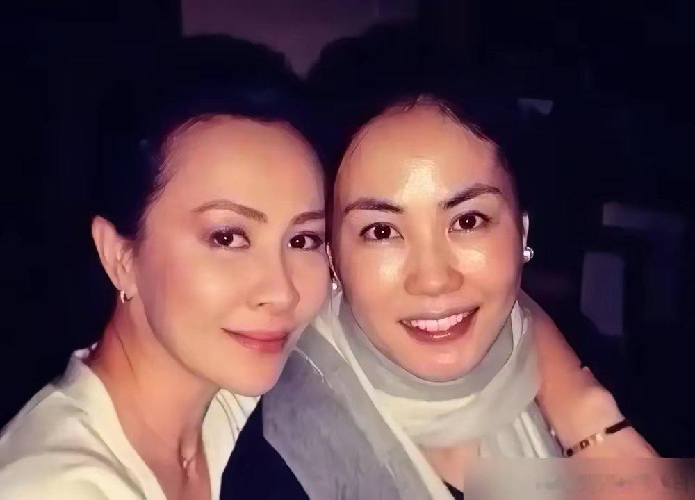 王菲的六年一班，入群标准就俩字：嘴严。​那英爆料，王菲烦了会直接甩一句闭嘴，但两人照样铁了二十多年。