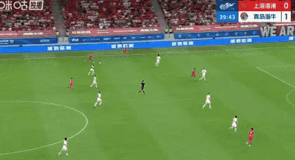 武磊的跑位意识，至今仍是中国前锋难以企及的天花板。本轮上海海港对阵青岛海牛，第4