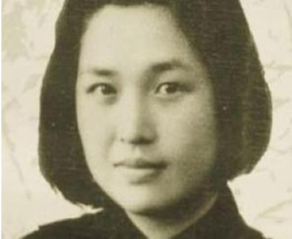 1946年12月25日，到北大念先修班，住在姐夫家的小姑娘沈崇，晚上去看电影时天