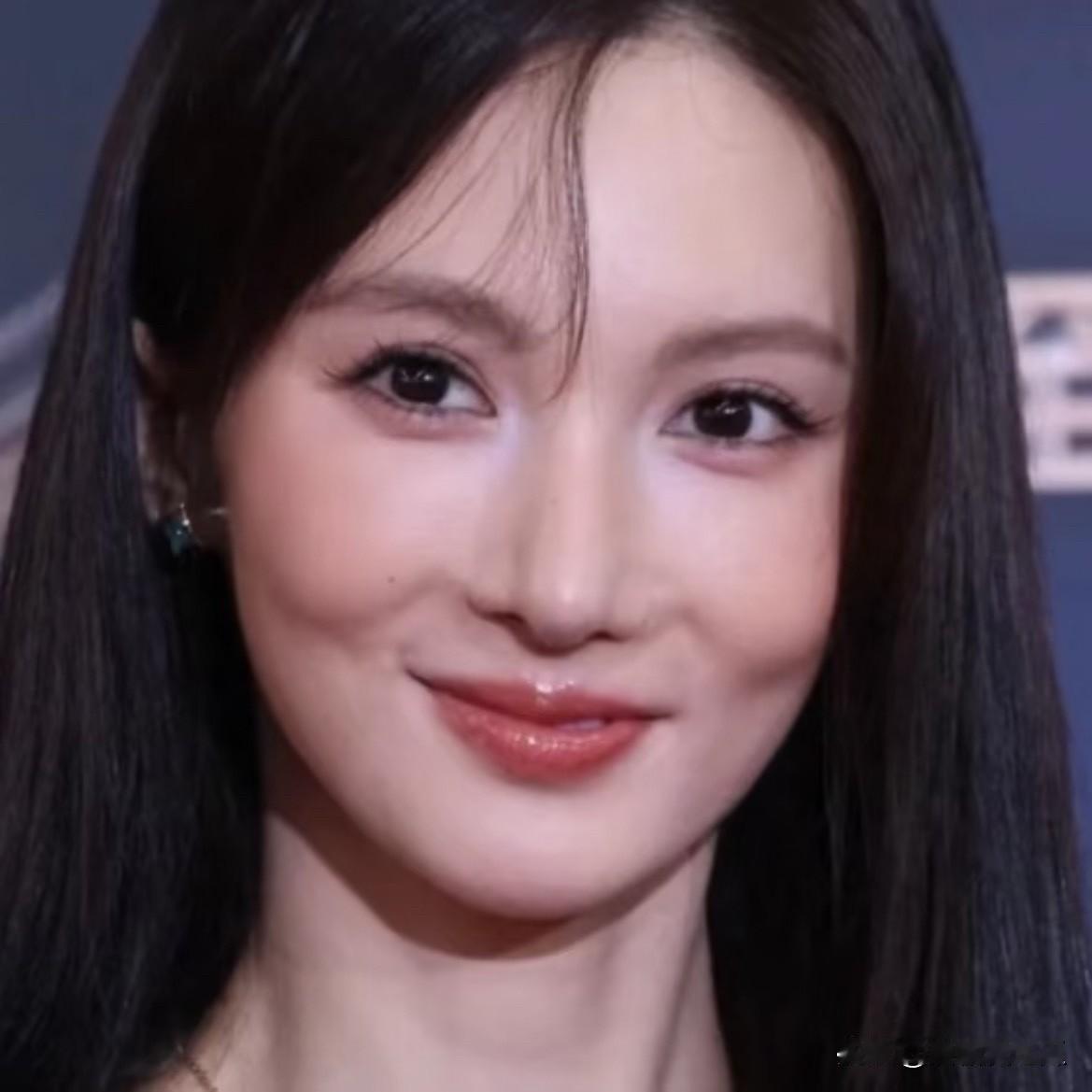 35岁的金晨又变脸了她给所有女孩子上了一课，那就是医美真不是普通人能碰的。