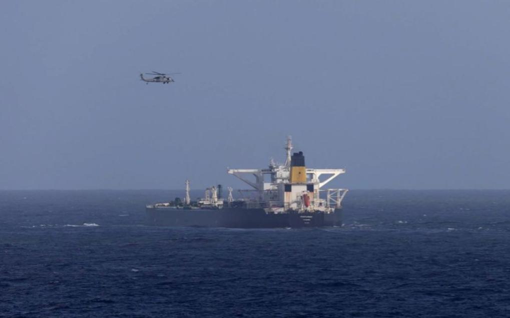 不装了！悍然扣押中国油轮后，特朗普放话：油和船都归美国了！据英国BBC报道，