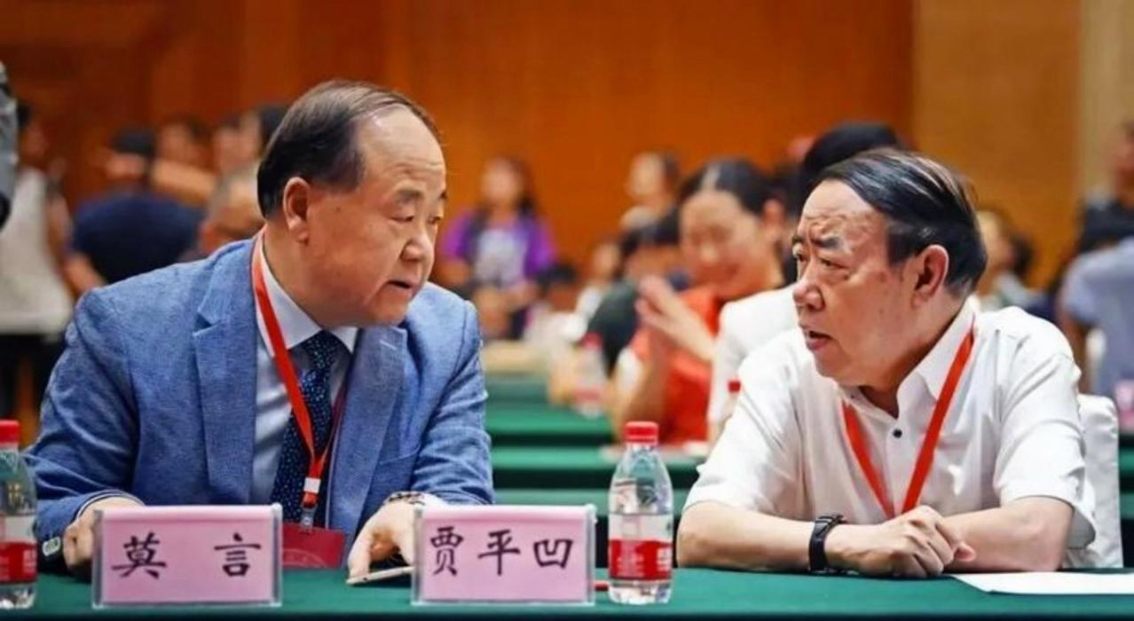 有人封出当今文坛“四人团”：莫言、贾平凹、余华、刘震云。尤其是莫言和贾平凹，因