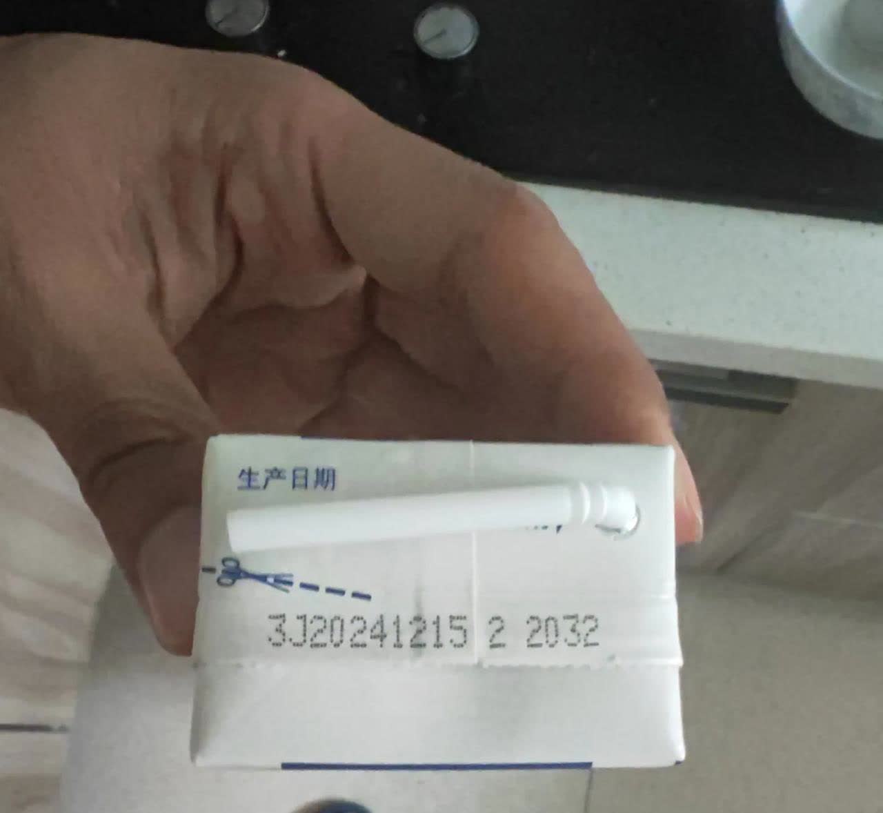 昨天小女儿和她好久没见的小朋友玩了好久，还去那个小朋友家待了一会儿，等到我接她的