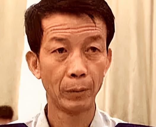1996年，我国试飞员邹延龄出国试飞飞机，酒会上，一位外籍美女在他耳边轻声说了一