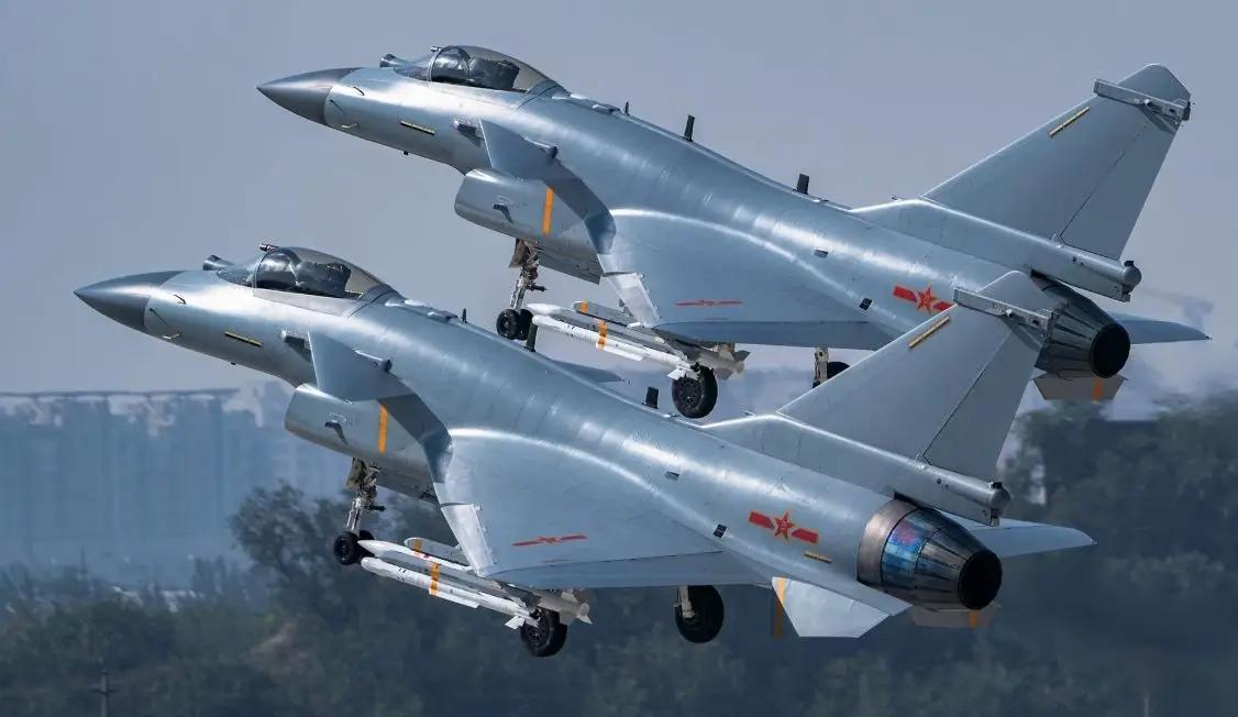 态度又变了，印尼防长针对是否买歼10再次表态据彭博社10月31日消息，在吉隆