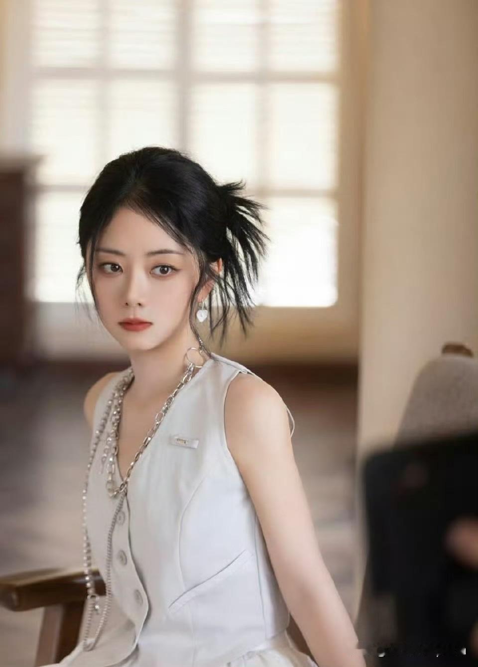 谭松韵这状态也太绝了吧！30+的人怎么还能这么有少女感，说是大学生我都信！看