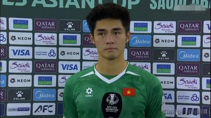 越南U23男足门将陈忠坚彻底的被打服了！在越南U23男足以0：3完败于中国U23