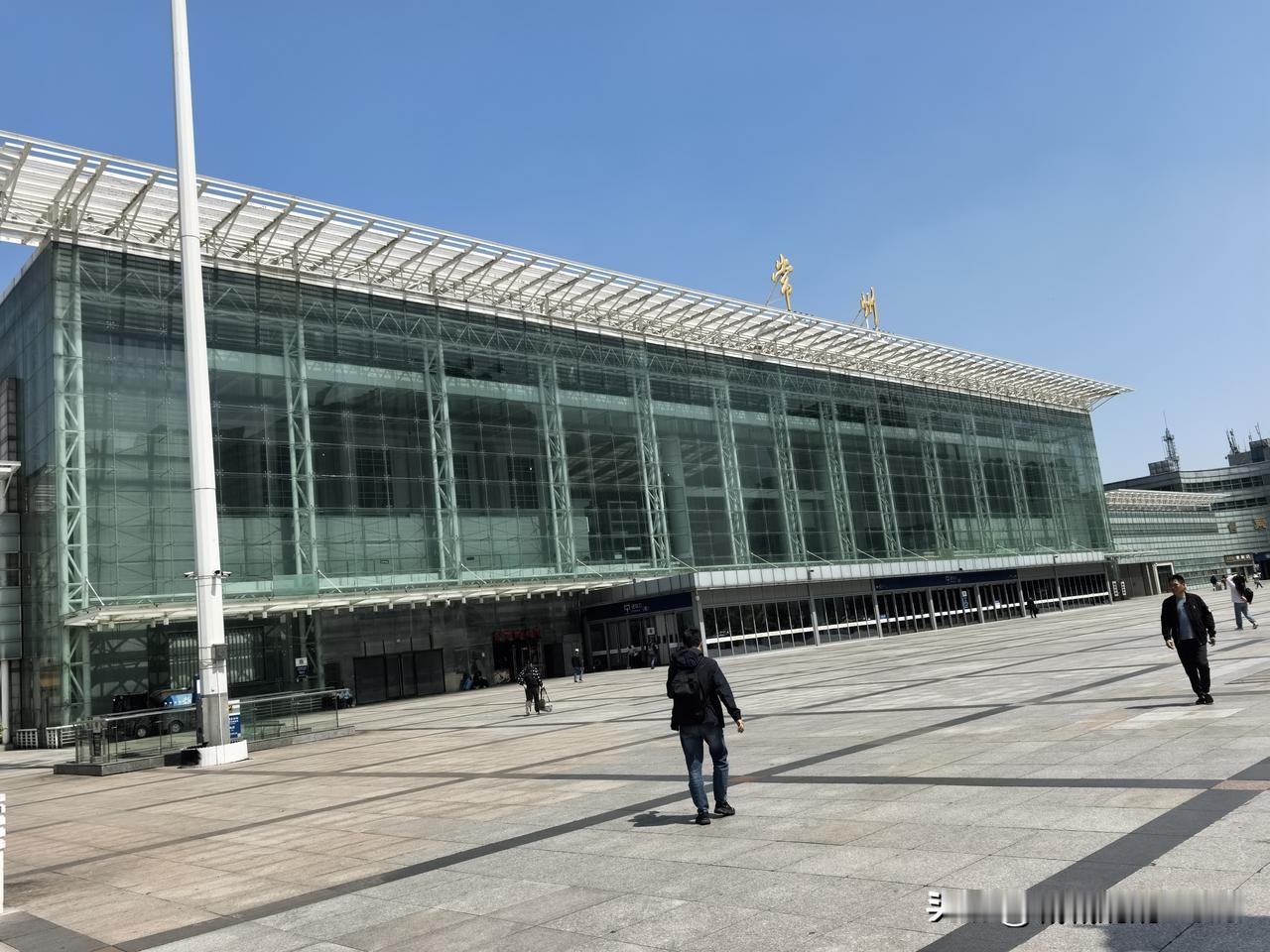 打卡结束常州的三个文化地标：天宁寺，红梅公园，青果巷，准备打道回府了。我本来准