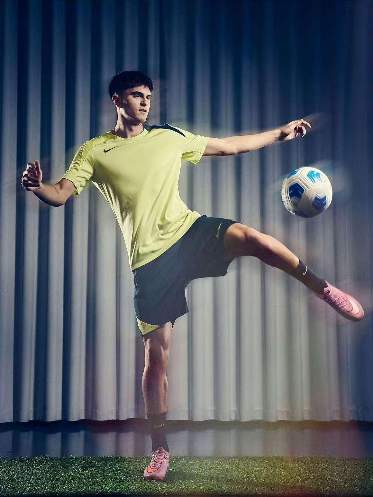 米兰小将有成为巨星的潜力！米兰33号年轻小将巴尔特萨吉连续多场获得上场时间，引