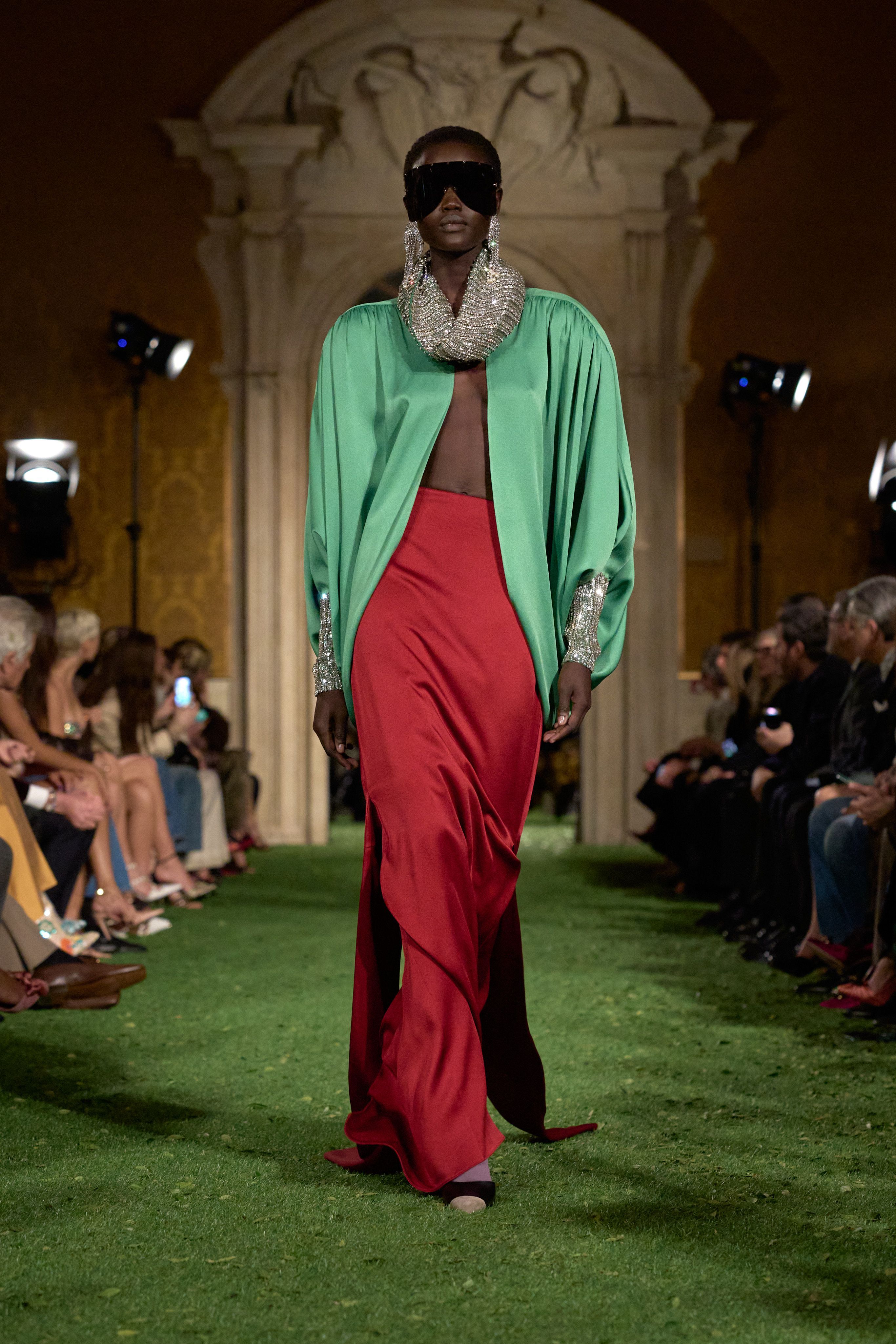 Valentino2026秋冬系列于罗马正式登场，本季共呈现84套男女装造型，