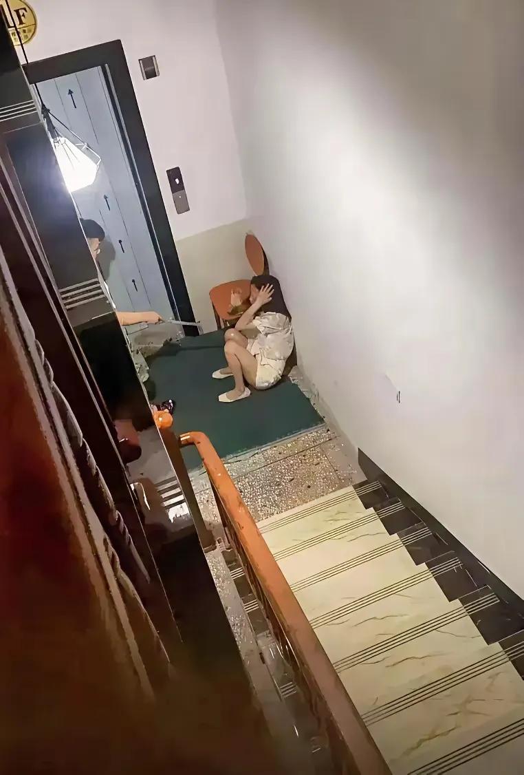 太可怕了，这应该就是家庭暴力吧？