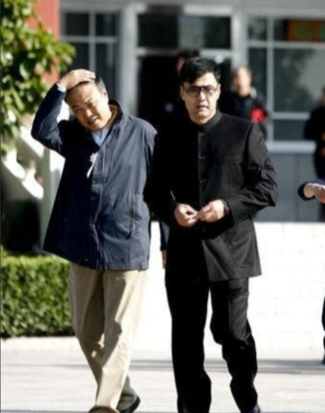 2003年，对于于光荣来说，是个悲秋之年，母亲泣不成声的对他说：“你爸得了肝癌晚