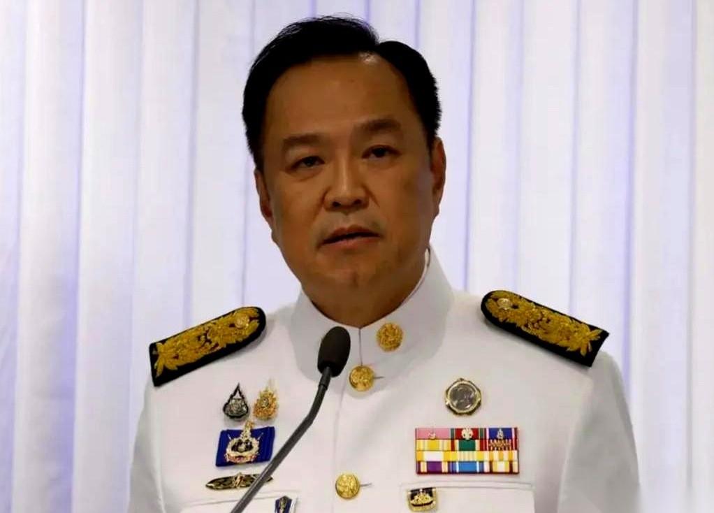 这事儿最有意思的地方在哪？仗还没打完，眼看要输的那边，抢先站出来，对着全世界大