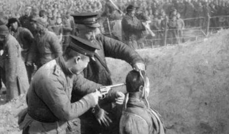 1938年，张自忠手下糟蹋了一个16岁的女孩，于是他命令所有士兵脱裤子检查，结果