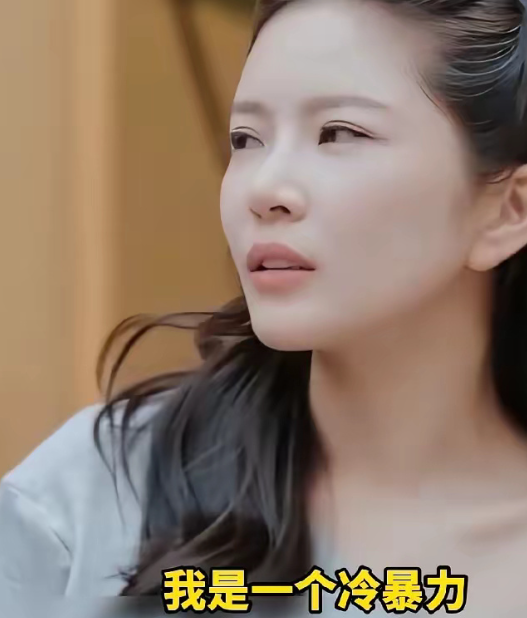 王灿拉黑杜淳30多次，先被“30次拉黑”的数字惊到——普通人拉黑伴侣3次就该闹到
