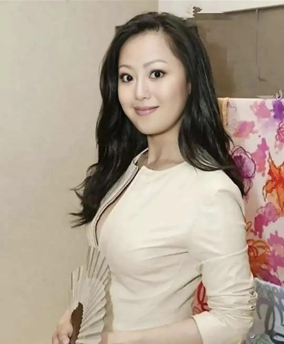 有网友评价章小姐，其实说句良心话，她善于炒作自己，因为大部分国内女性没有欧美生活