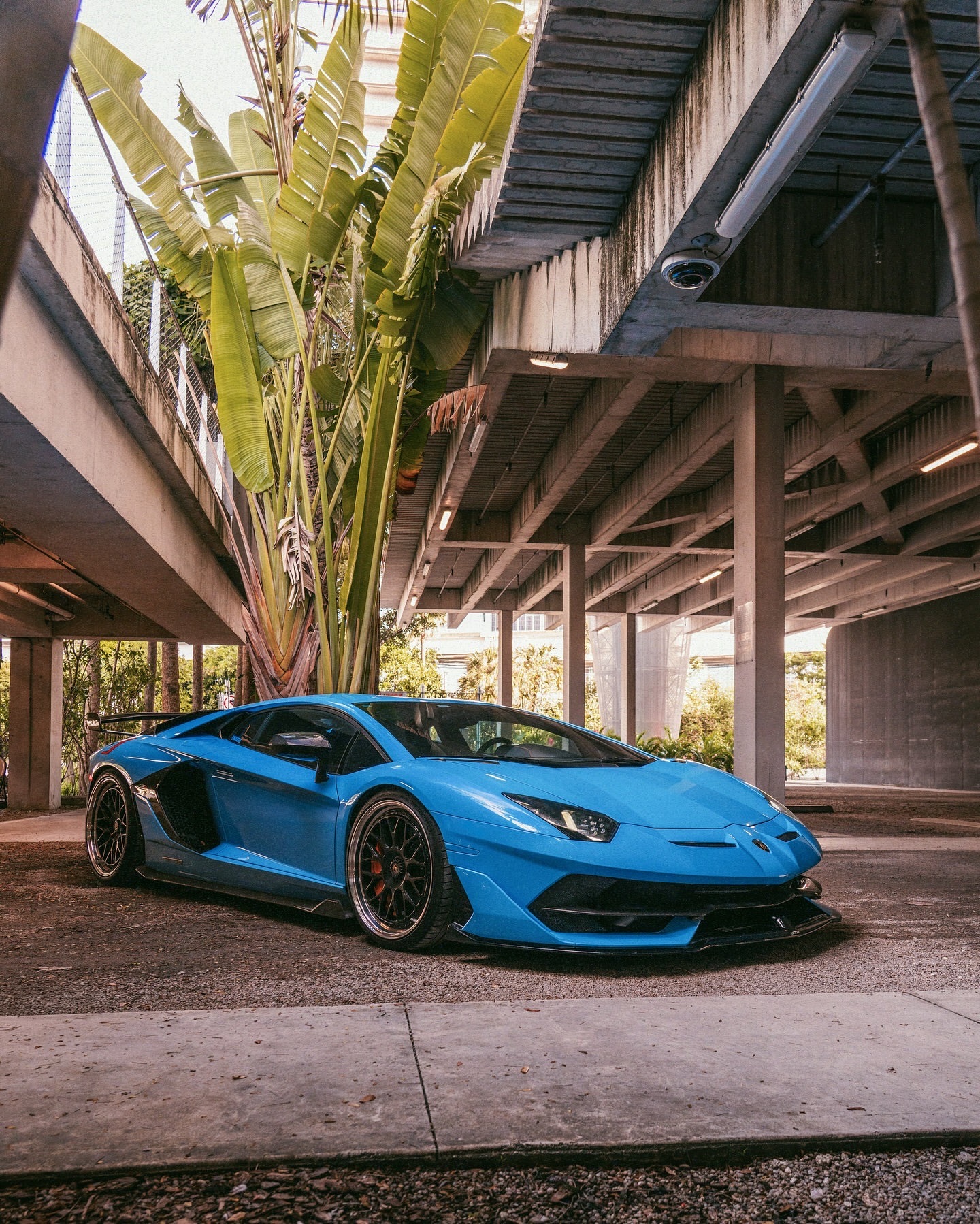 新地点与海景视野。兰博基尼AventadorSVJ改装项目，搭配Velos