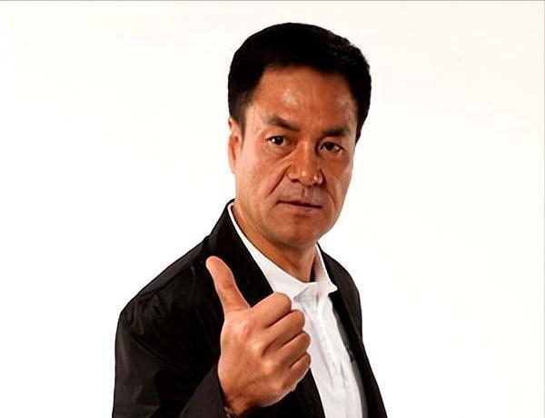 1994年，王志文撅走了尤勇智的女朋友许晴，尤勇智痛哭流涕来到葛优家说:“兄弟，