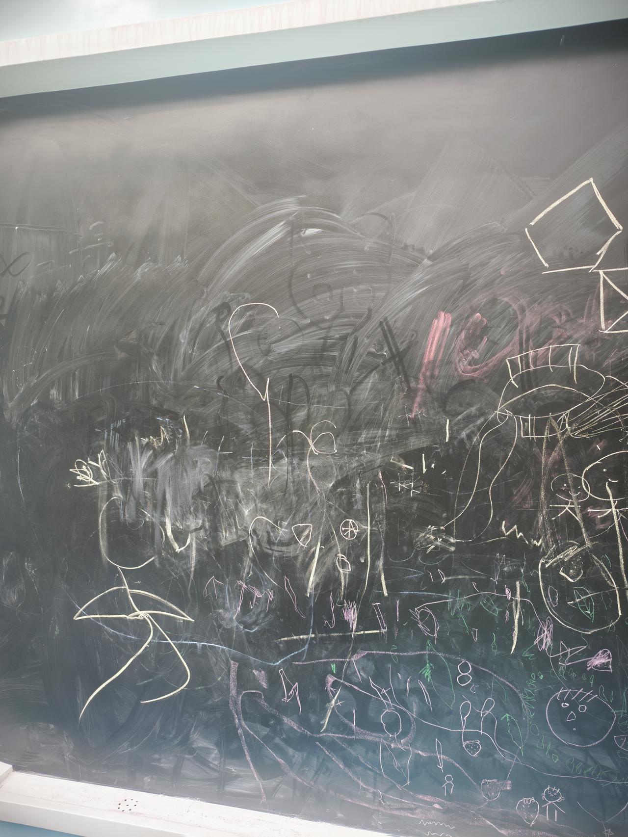 真是什么人都有，气死我了！小孩子不懂事，妈妈也不懂事吗！😡室外的游乐场有