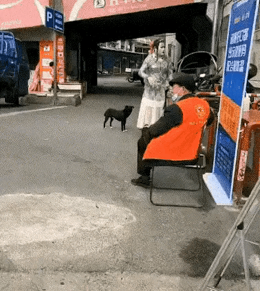 这妆化的太诡异了，大爷表情说明了一切[捂脸哭]