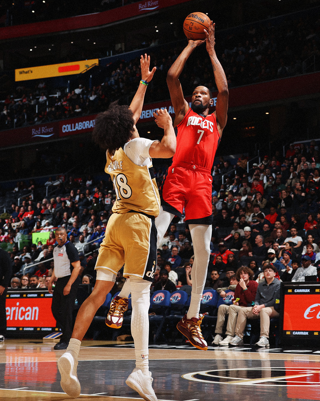 里程碑之夜！杜兰特昨日砍下30+，连续第三场得分突破30大关，率领火箭战胜奇才，