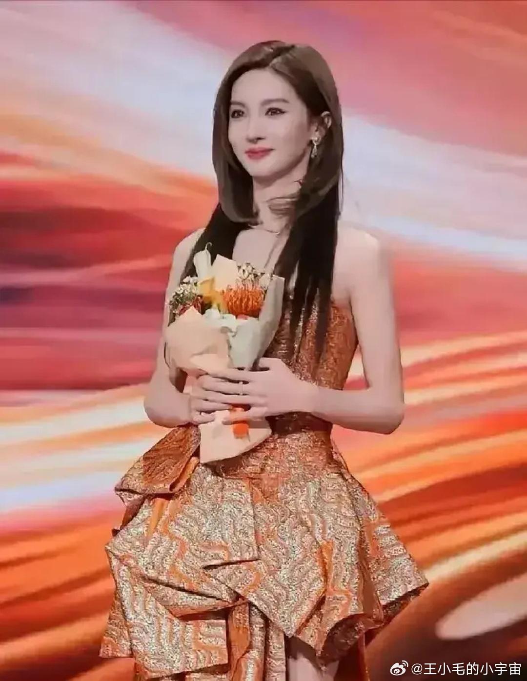 天呐，这居然是金晨？第一眼我差点认成Angelababy，整个人变化也太大了吧。