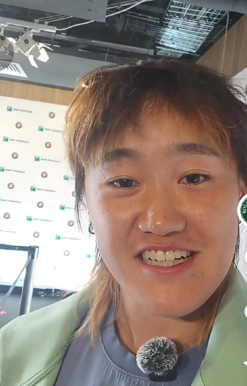 又看到王曦雨的赛后发言了，还是那么真诚与接地气，她说：有点可惜，但这次法网取