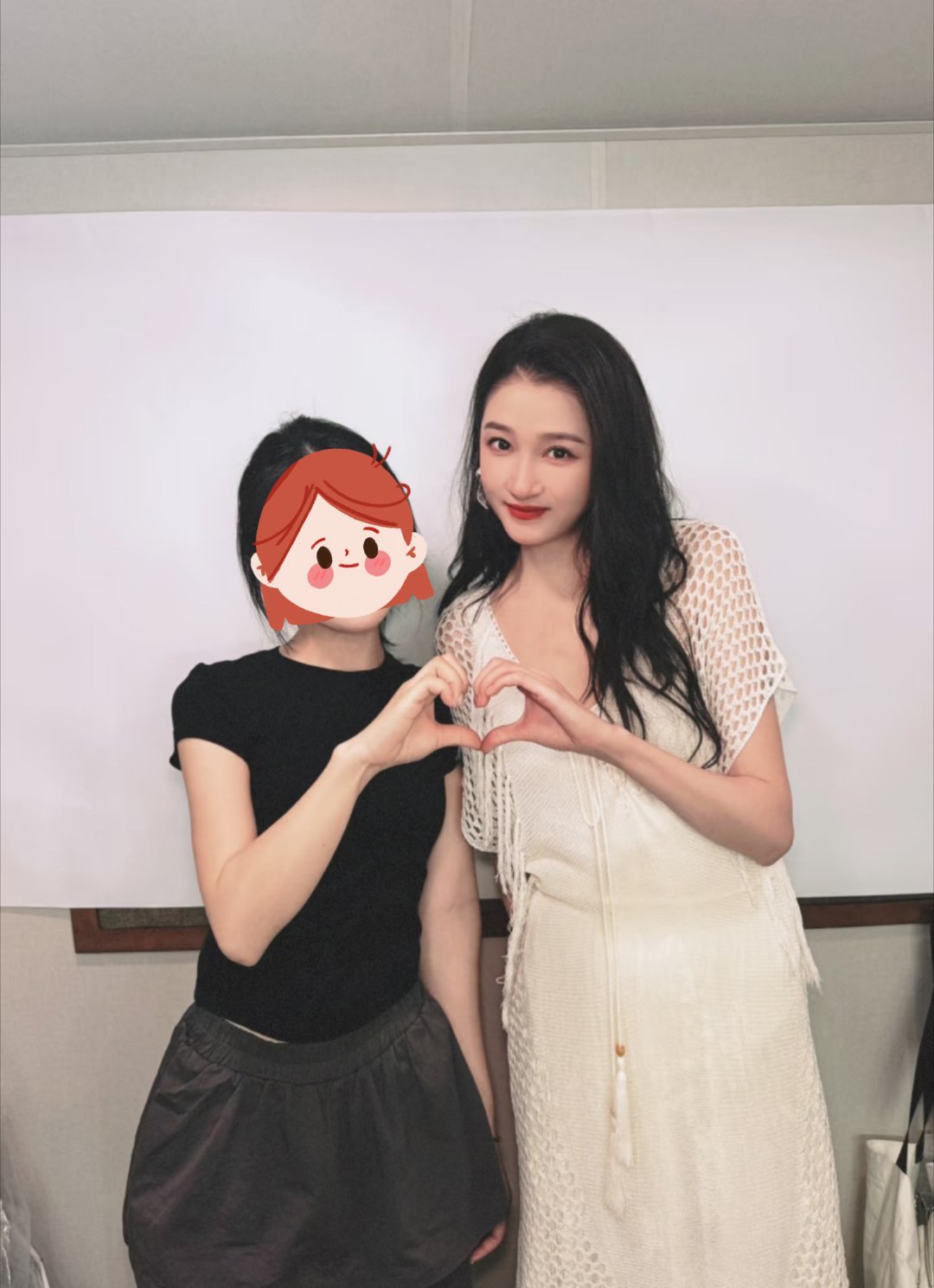 孟露莎的杀青小碎片#关晓彤红掌##关晓彤孟露莎#​