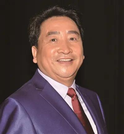 本来以为，减肥前，和姜老师长得像，只是错觉，现在看来，减肥成功之后，长得更像了，