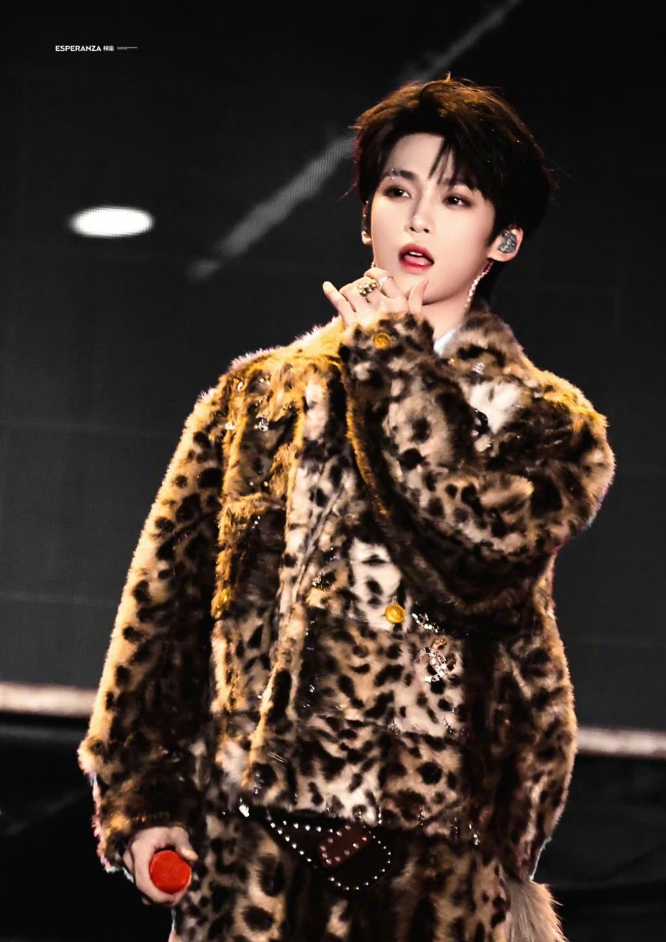 梓渝要开演唱会了，但是也有网友对其发出质疑，有人说他是演员事业刚有点成就不应该这