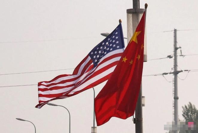 新加坡《联合早报》今天报道：“美国总统特朗普出访中国当天，《人民日报》刊发逾50