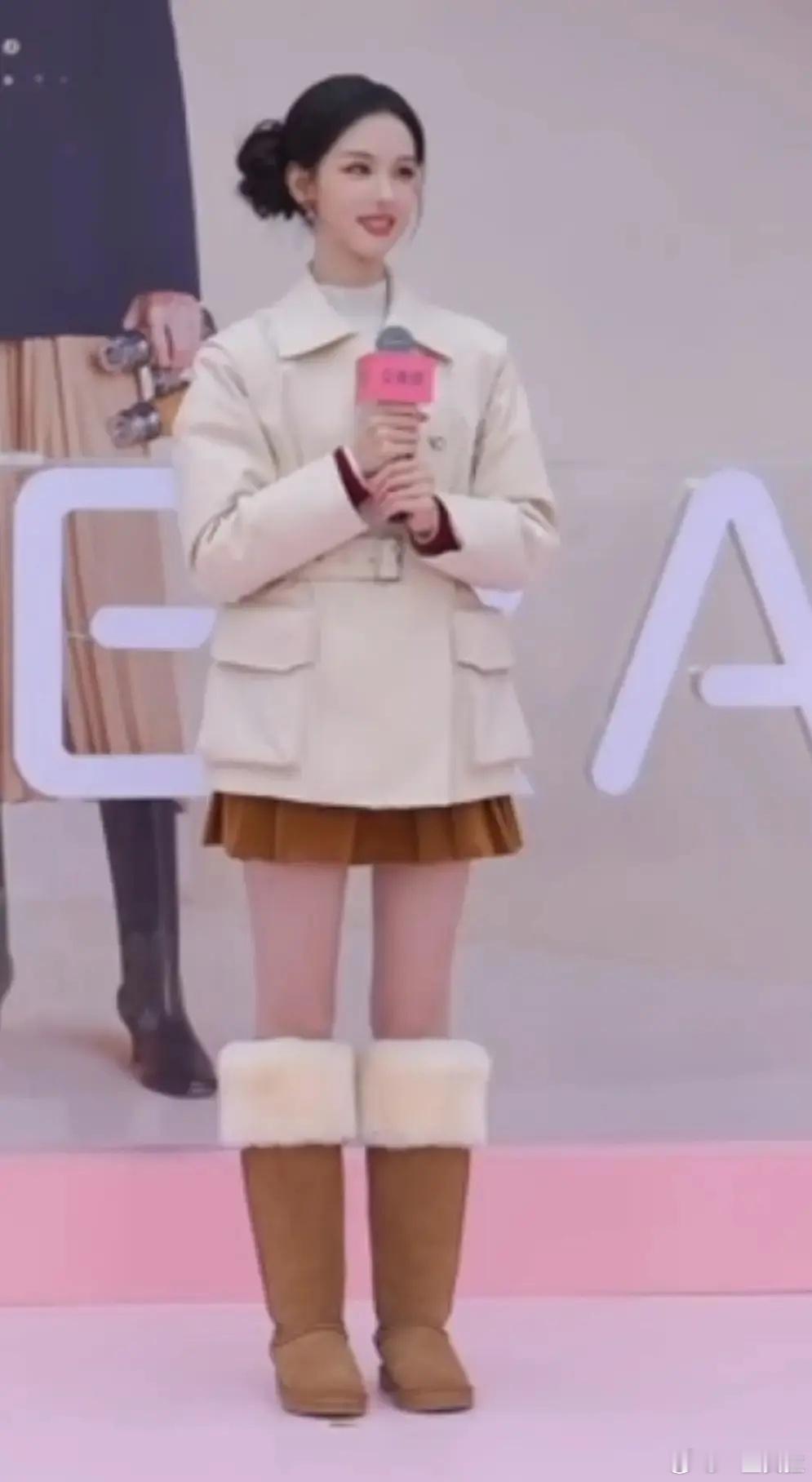 这丑靴子莫名其妙有一种萌感