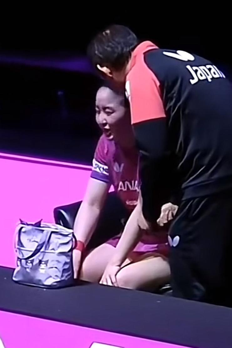 张本宇：孩子，怎么样？美和：爸爸，我是扛不住了！张本宇：为啥？美和：蒯曼